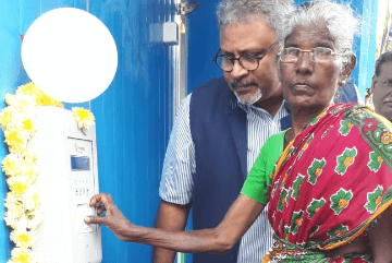 old-woman-inaugurating-water-atm