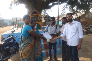 volunteers-with-village-women